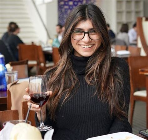 Mia Khalifa Biography, Age, Family, Height, Husband  .